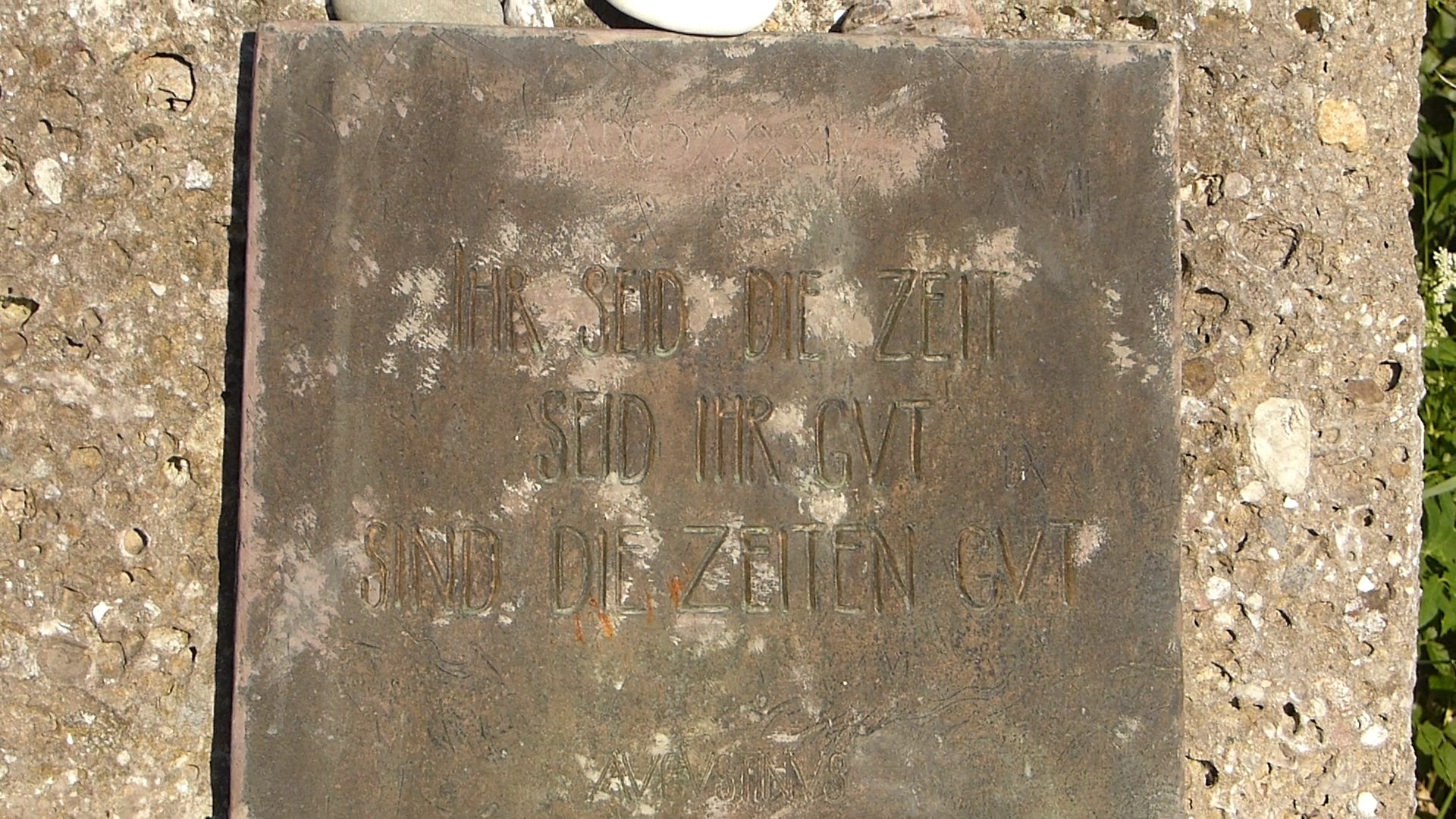 Spruch auf Gedenkstein